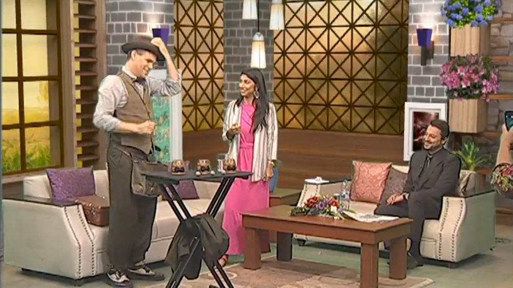 Charlie Caper medverkar i The World This Morning på PTV